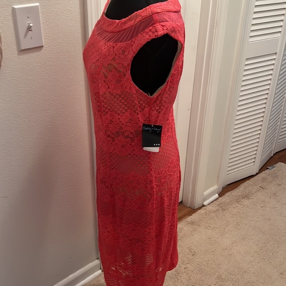 Gabby Skye lace sheath dress - Picture 3 of 7